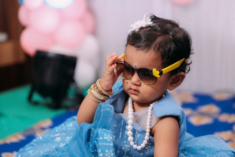 Uçan Kelebek ve Renkli Balonlar