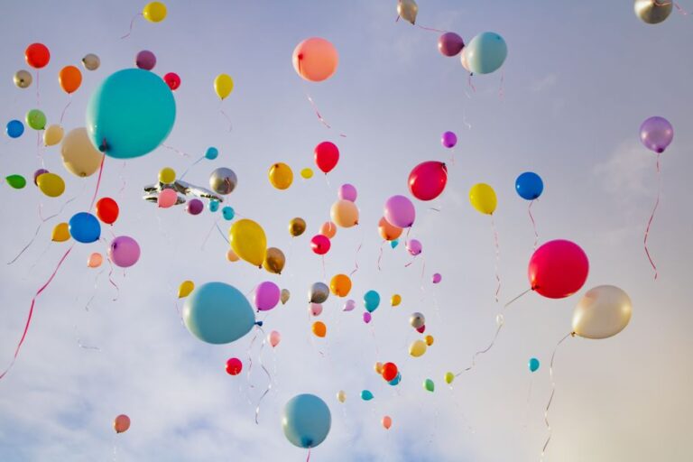 Uçan Renkli Balon